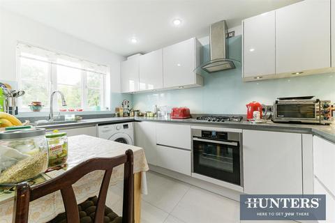 4 Lower Green Gardens, Worcester Park, KT4 7NX