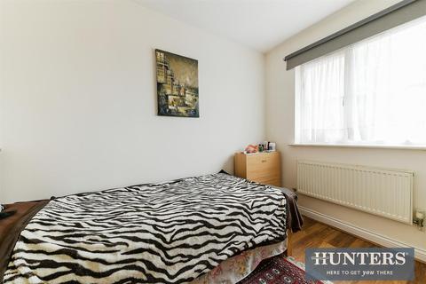 4 Lower Green Gardens, Worcester Park, KT4 7NX