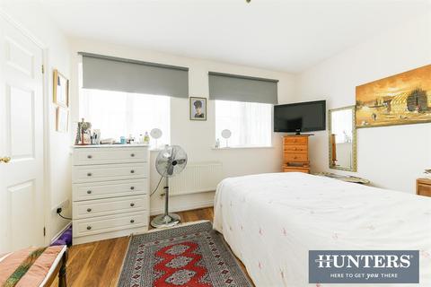 4 Lower Green Gardens, Worcester Park, KT4 7NX