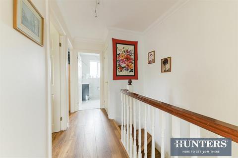4 Lower Green Gardens, Worcester Park, KT4 7NX
