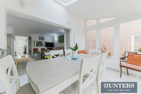 4 Lower Green Gardens, Worcester Park, KT4 7NX