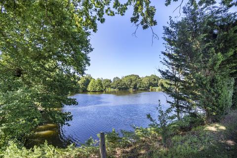 Lakewood Briar Road, Send, Woking, GU23 7AN