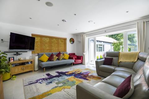 Lakewood Briar Road, Send, Woking, GU23 7AN