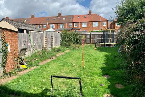 10 Motspur Drive, Northampton, NN2 6LY