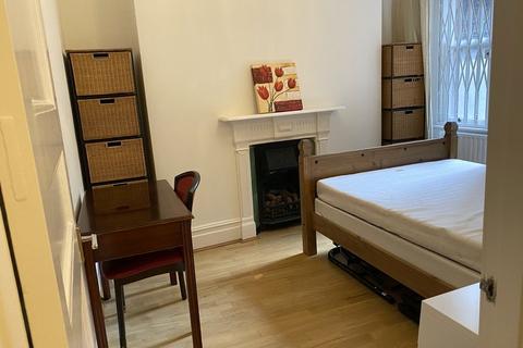 2 bedroom apartment for sale, Drayton Court, London, SW10