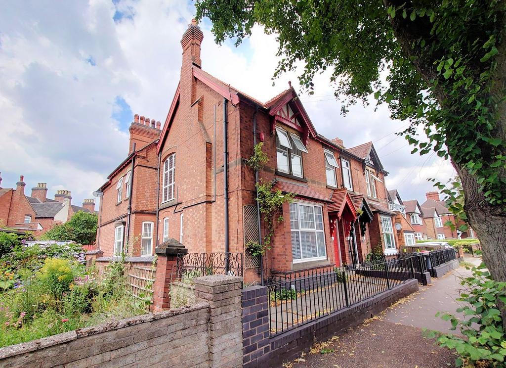 Victoria Road, Tamworth, B79 7HS 6 bed semidetached house £475,000