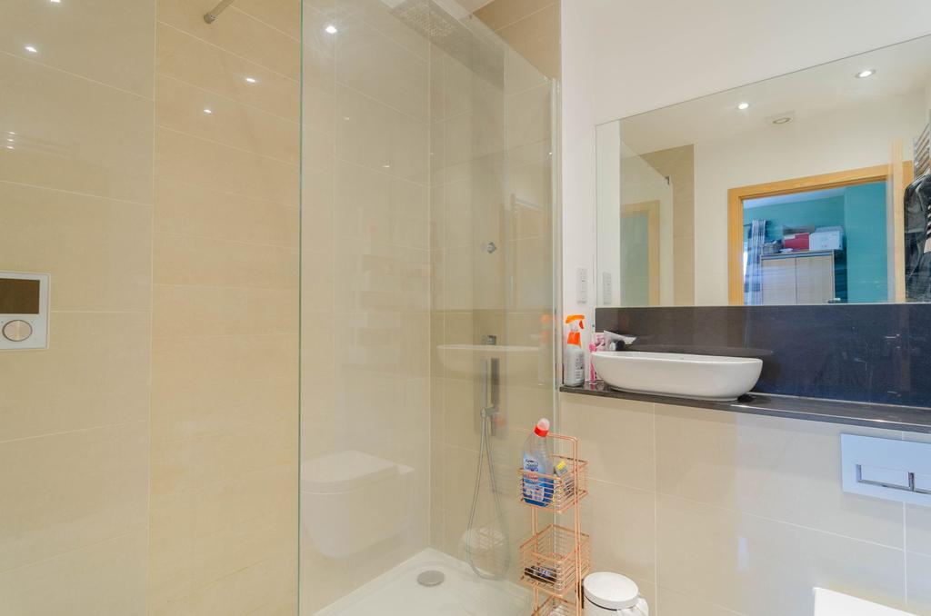 Front Bedroom En-Suite