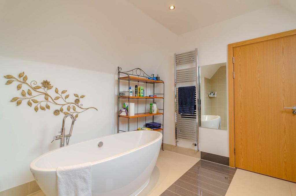 Principle Bedroom En-Suite