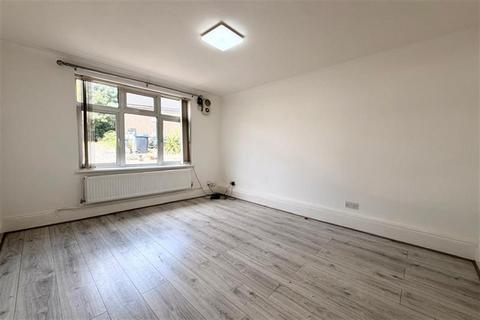2 bedroom maisonette to rent, Barncroft Road, Loughton, IG10