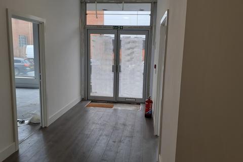 Property to rent, Vaughan Way