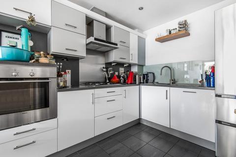 24 Isaac Way, London, SE1 1EE