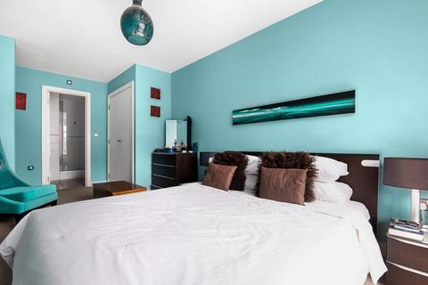 24 Isaac Way, London, SE1 1EE