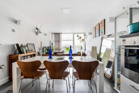 24 Isaac Way, London, SE1 1EE