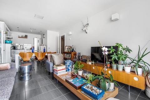 24 Isaac Way, London, SE1 1EE