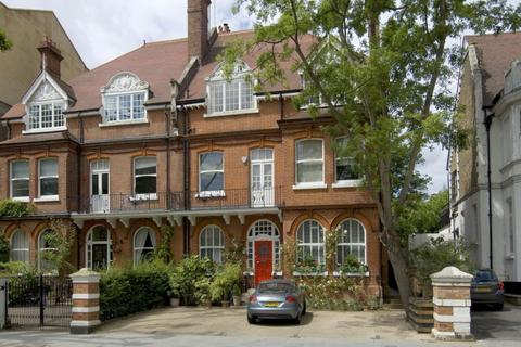 5 bedroom flat to rent, Heath Drive, Hampstead, NW3
