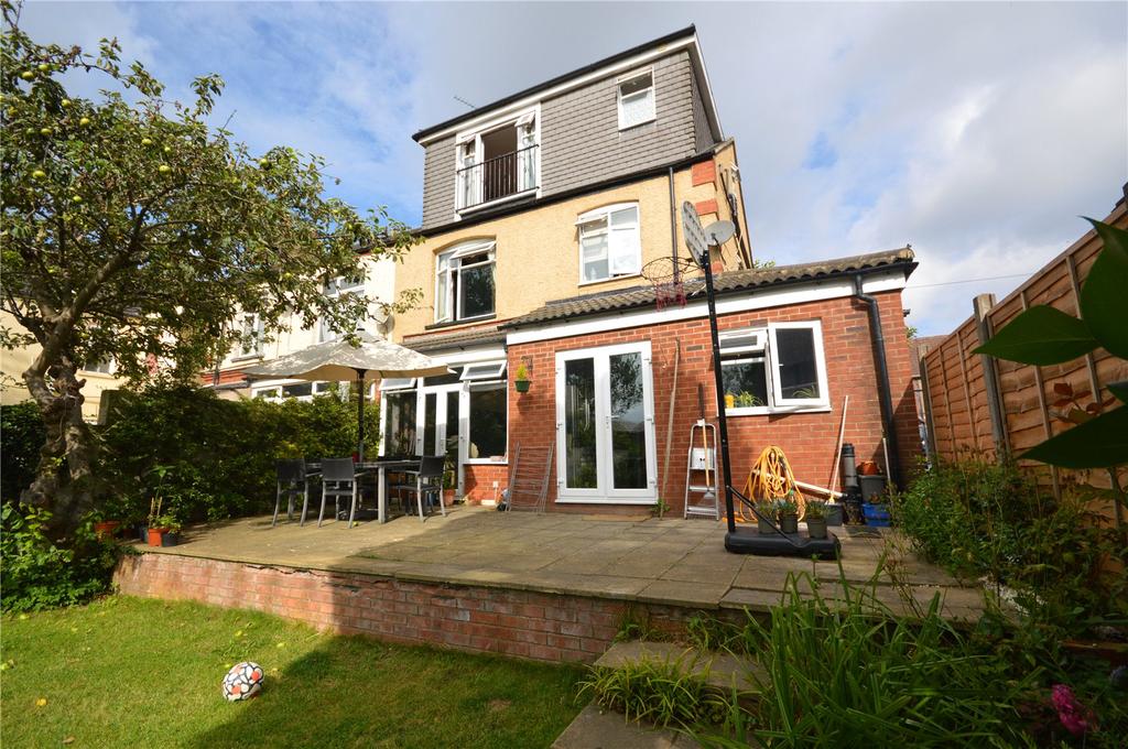 Waller Avenue, Luton, Bedfordshire, LU4 4 bed semidetached house £