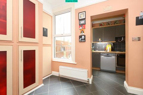 6 Clifton Road, London, N3 2AR