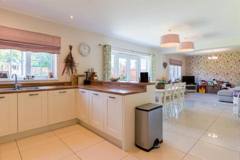 71 Bletchley Road, Horsforth, Leeds, LS18 4FG