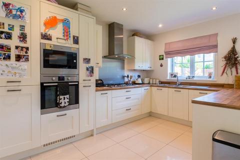71 Bletchley Road, Horsforth, Leeds, LS18 4FG