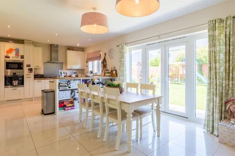 71 Bletchley Road, Horsforth, Leeds, LS18 4FG