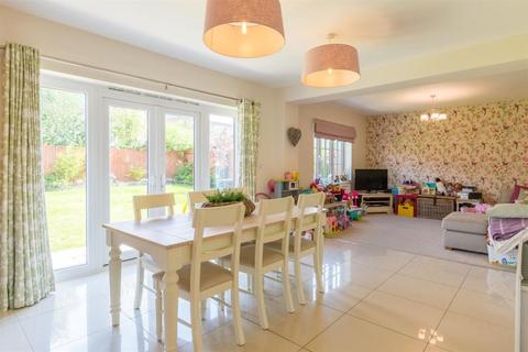 71 Bletchley Road, Horsforth, Leeds, LS18 4FG