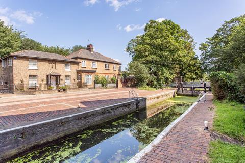 1, Canal Cottages Parnell Road, London, E3 2JU