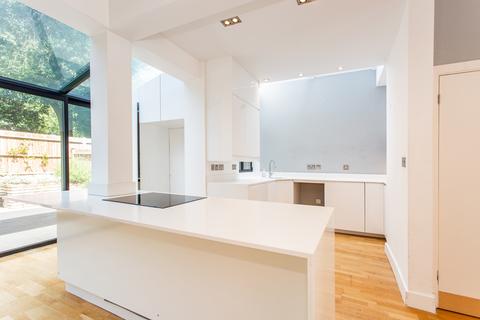 1, Canal Cottages Parnell Road, London, E3 2JU