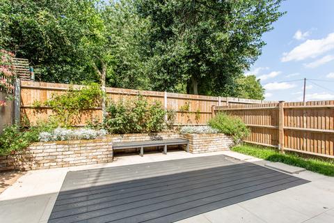 1, Canal Cottages Parnell Road, London, E3 2JU