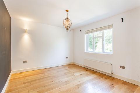 1, Canal Cottages Parnell Road, London, E3 2JU