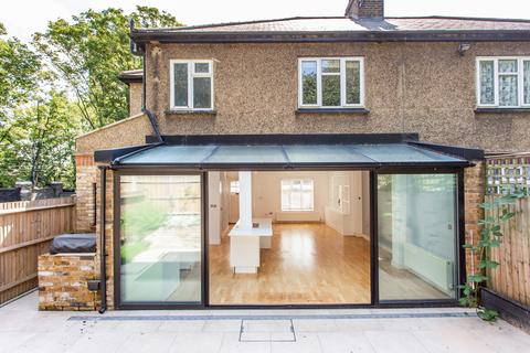 1, Canal Cottages Parnell Road, London, E3 2JU
