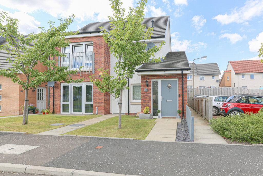 Erskine Street, Stirling, FK7 2 bed apartment £129,000