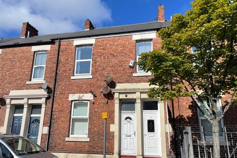 3 bedroom flat to rent, Howdon Road, North Shields.  NE29 6ST