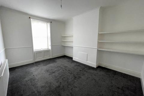 3 bedroom flat to rent, Howdon Road, North Shields.  NE29 6ST