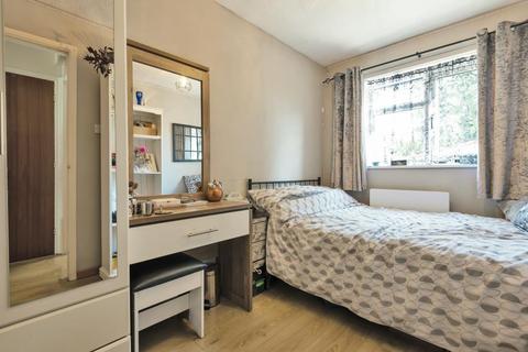 6b Streets Heath, West End, Woking, GU24 9RB