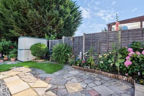6b Streets Heath, West End, Woking, GU24 9RB