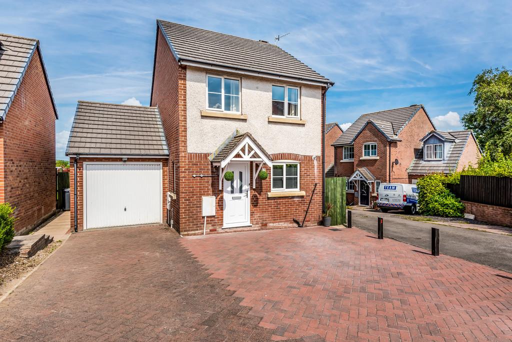 Redruth Drive, Carnforth, Lancashire... 3 bed detached house £249,950