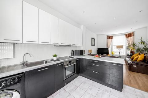 Flat B, 14 Dowanhill Road, London, SE6 1HJ