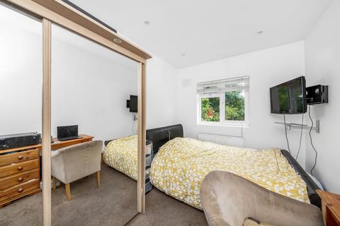 Flat B, 14 Dowanhill Road, London, SE6 1HJ