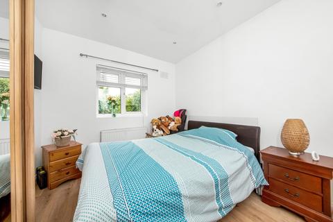Flat B, 14 Dowanhill Road, London, SE6 1HJ