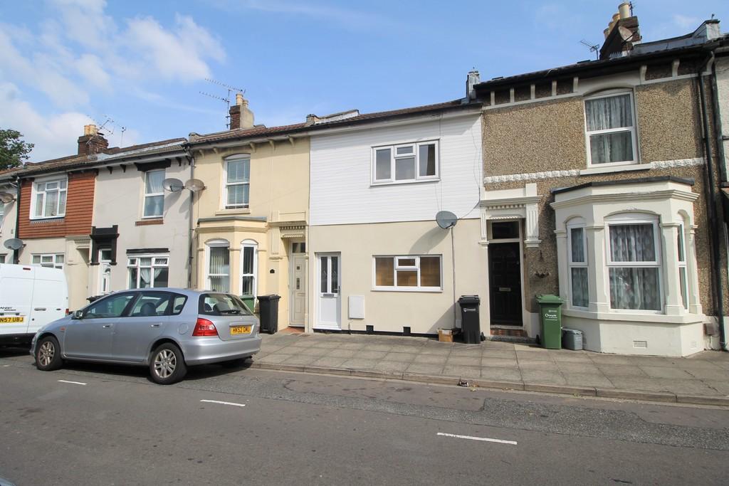 Bevis Road, Portsmouth 2 bed terraced house £900 pcm (£208 pw)