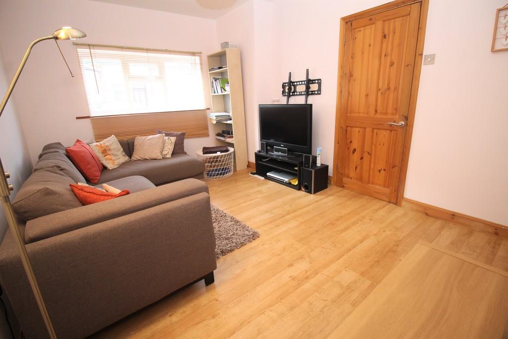 Bevis Road, Portsmouth 2 bed terraced house £900 pcm (£208 pw)