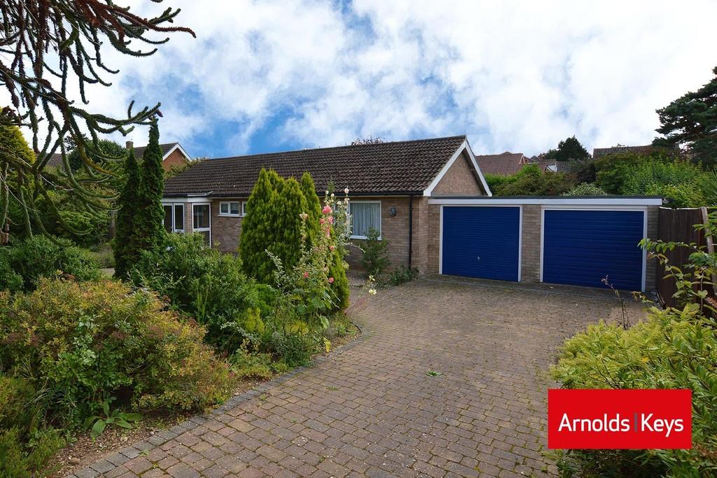Uplands Park, Sheringham 4 bed detached bungalow £575,000