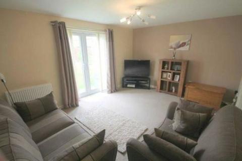 3 bedroom end of terrace house to rent, Church Square, Brandon