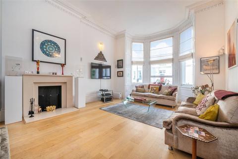 3 bedroom flat to rent, Queens Gate Gardens, South Kensington, London