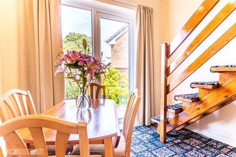 6 Clough Road, Shaw, Oldham, OL2 8QD