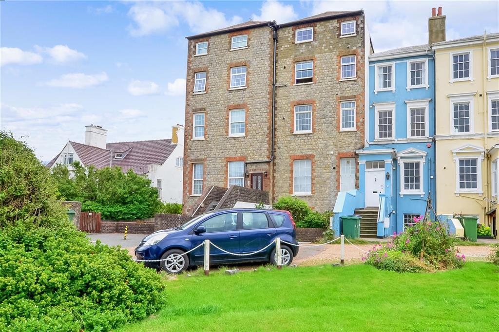 Marine Parade, Hythe, Kent 2 bed ground floor flat £255,000