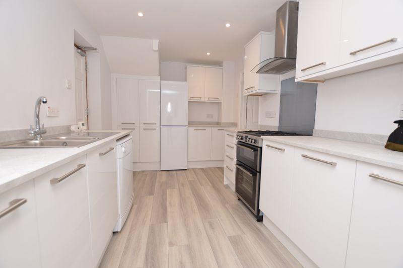 *LET AGREED* South Hill, Godalming 4 bed semidetached house £1,950