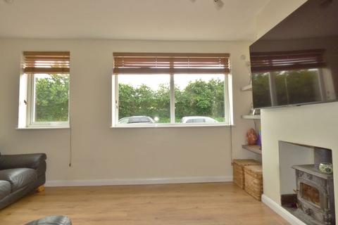 10 Laura Drive, Hextable, Swanley, BR8 7RX