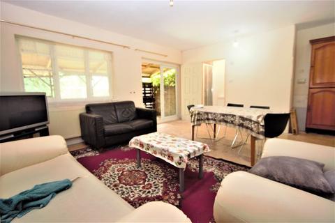 2 bedroom flat to rent, Wolves Lane, Wood Green  N22