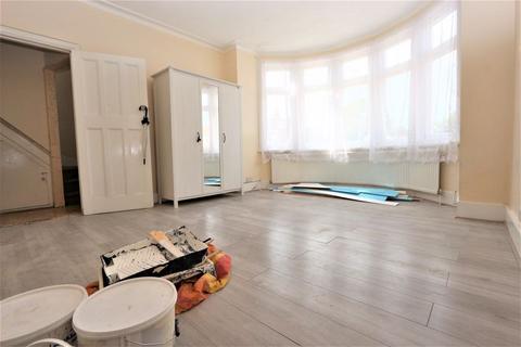 2 bedroom flat to rent, Wolves Lane, Wood Green  N22